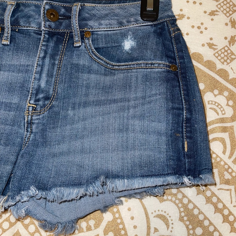 “AMERICAN RAG” LADIES BUTTON & ZIP-UP DENIM BLUE SHORTS WITH POCKETS, SIZE 0 - Picture 3 of 8